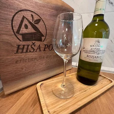 Cosy Getaway In Raw Nature