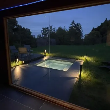 Cosy Getaway In Raw Nature דירה