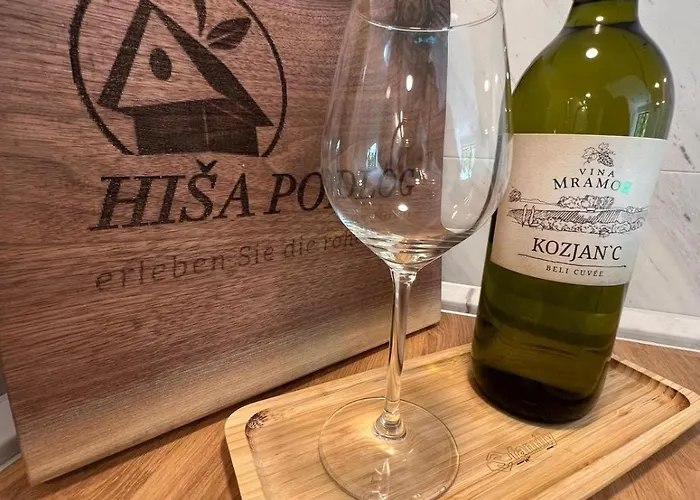 Cosy Getaway In Raw Nature