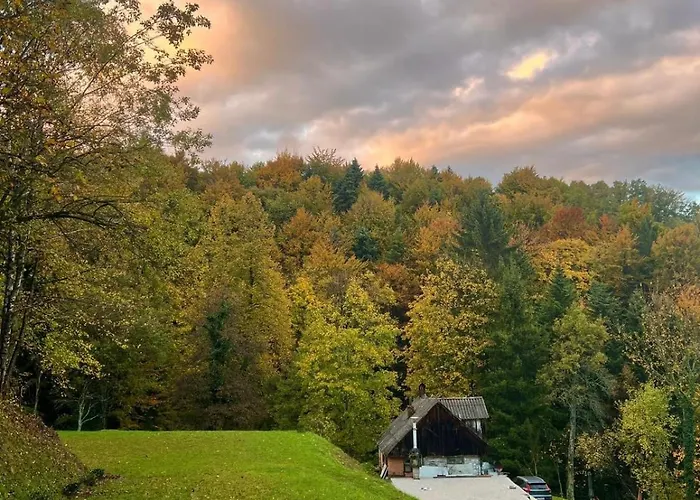 Cosy Getaway In Raw Nature