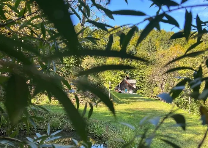 Cosy Getaway In Raw Nature