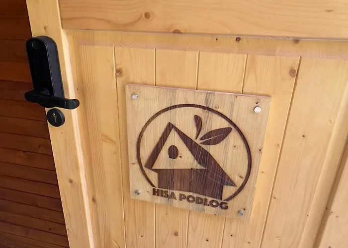 Cosy Getaway In Raw Nature